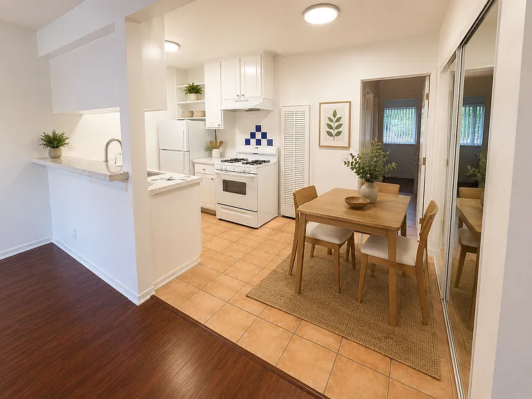 Hollyking Apartments — Photo 8