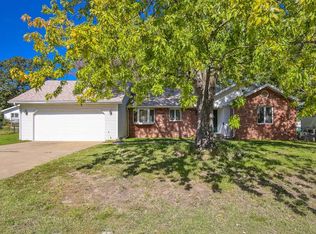 113 W Hickory St, Bolivar, MO 65613
