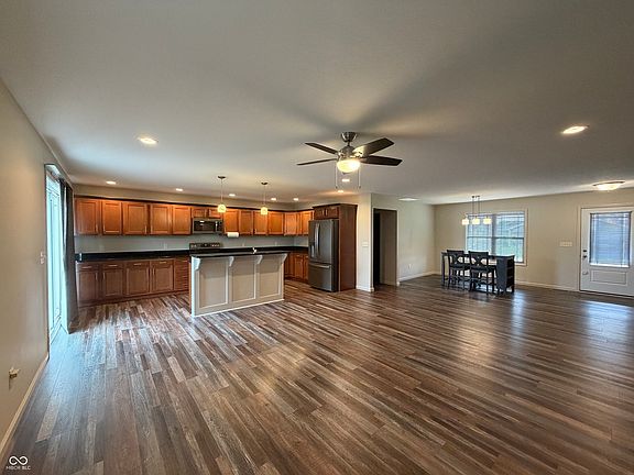 2nd image of 1904 N Oakmont Ave