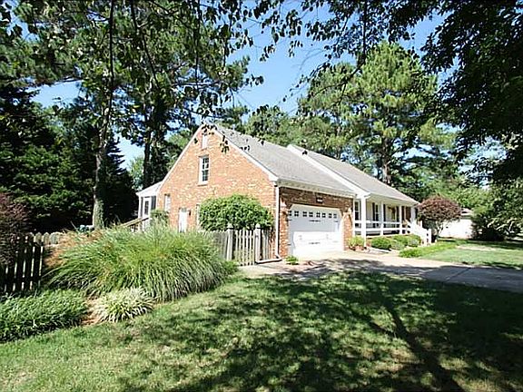 2nd image of 1101 Blackburn Ln