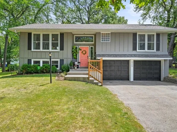 8209 W 52nd Ter, Overland Park, KS 66202