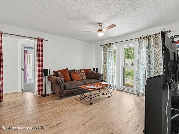 2nd image of 8251 Earlshire Ln