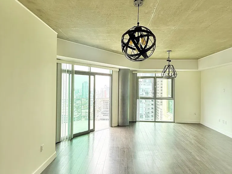 801 Ash St #1603 — Photo 9