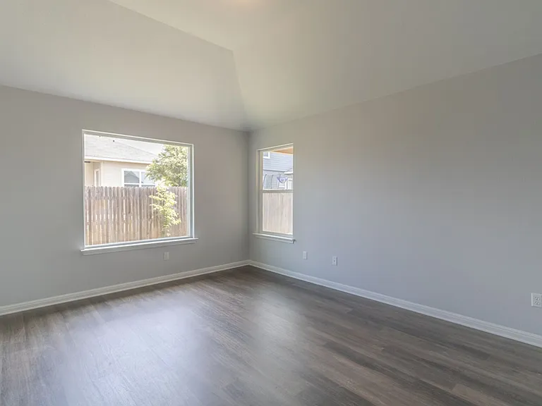 1411 Elbe St — Photo 18