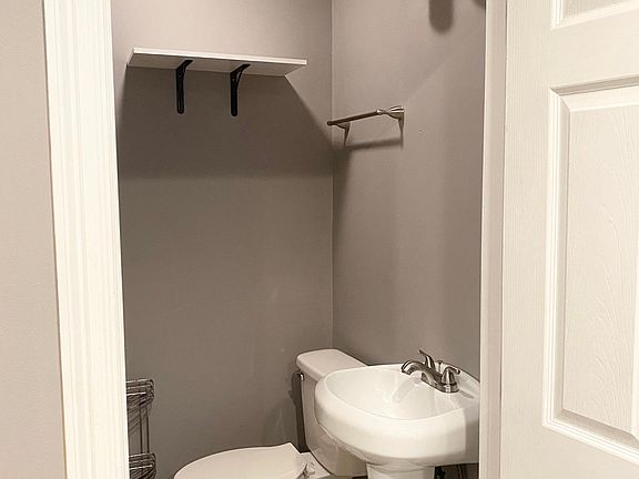 4th image of 814 N Lopez St #B