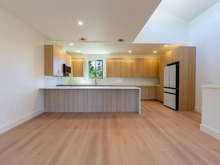818 E 22nd Ave — Photo 10