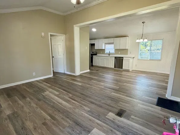 721 Ronnie St, Metter, GA 30439
