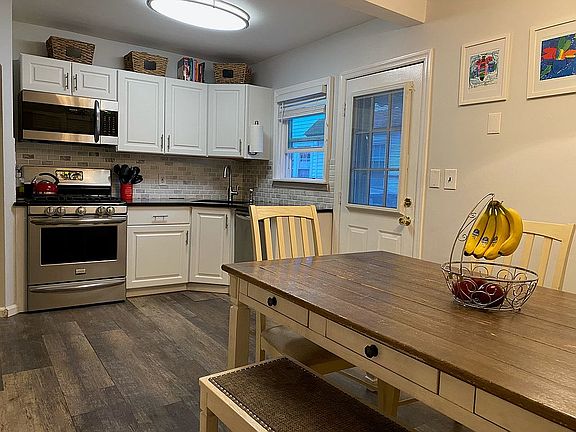 5th image of 87 Iris Ave