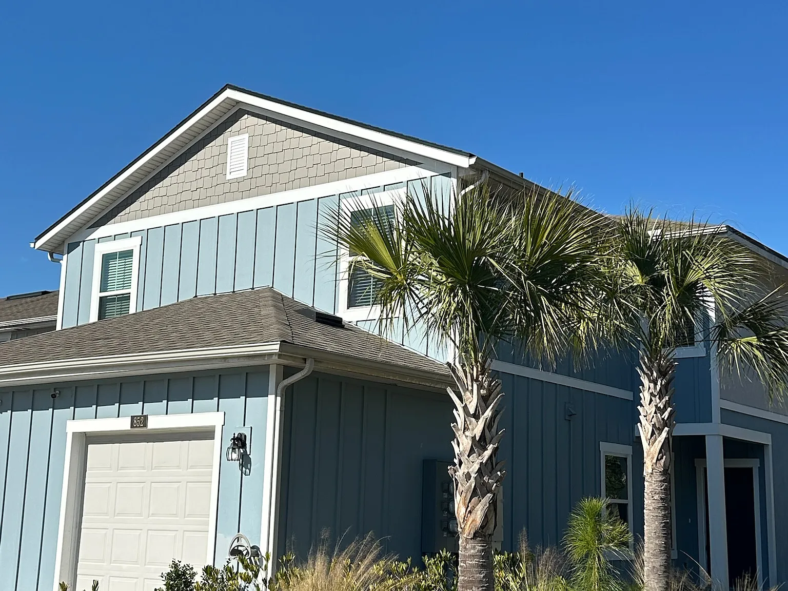 852 Capital Dr — Photo 2