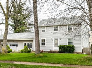 216 Stanton Ln, Irondequoit, NY 14617