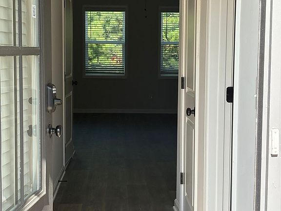 5th image of 120 Lauren St
