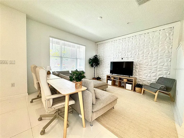 10251 Highline Crest St — Photo 12