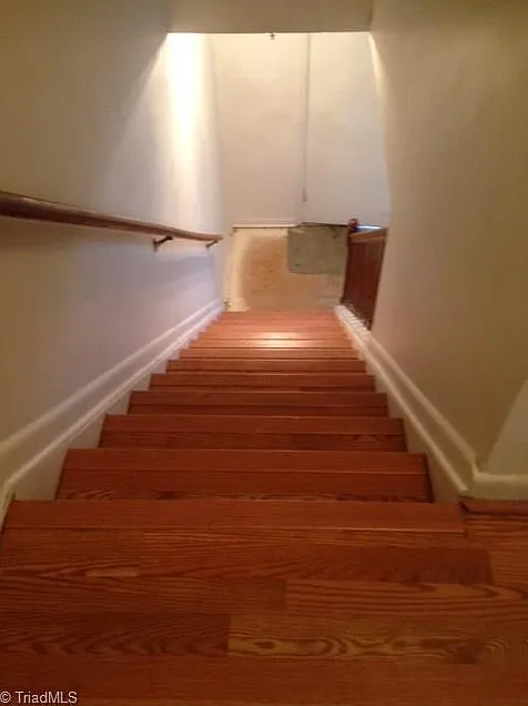 2 bed, 1000 sqft, $1,200 — Photo 3