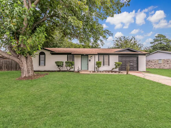 928 Willow Cir S, Burleson, TX 76028