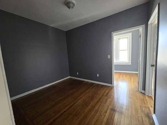 2nd image of 220 Roseville Ave #403B