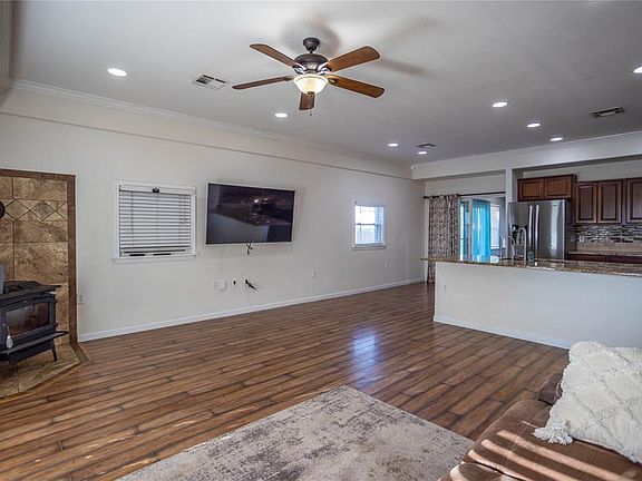 3rd image of 118 N 11th St
