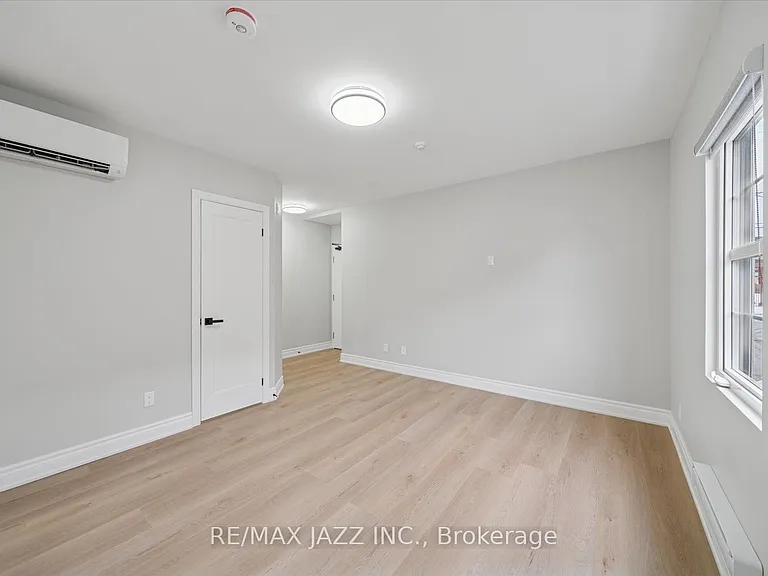 251 Simcoe St S #204 — Photo 3