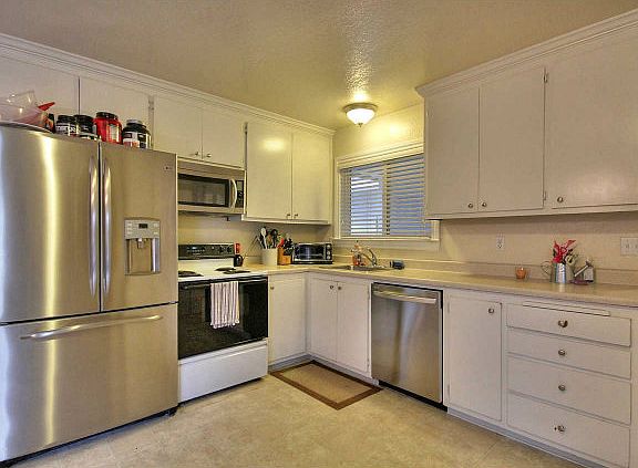 3rd image of 4133 Mountcastle Way