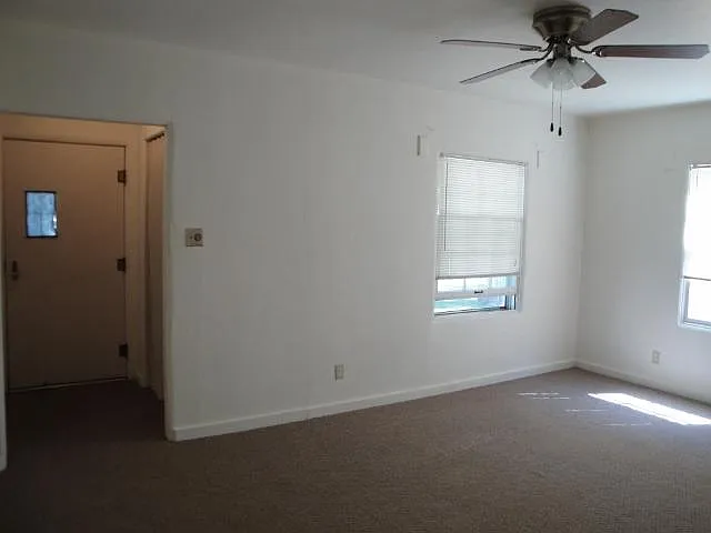819 Grace Ave — Photo 3