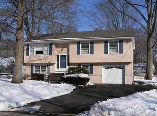 4 Brian Ct, Pequannock, NJ 07440