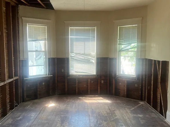 35 Alpha Rd, Dorchester, MA 02124