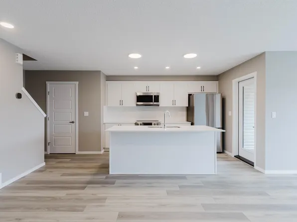 20418 15a Ave NW, Edmonton, AB T6M 1L5