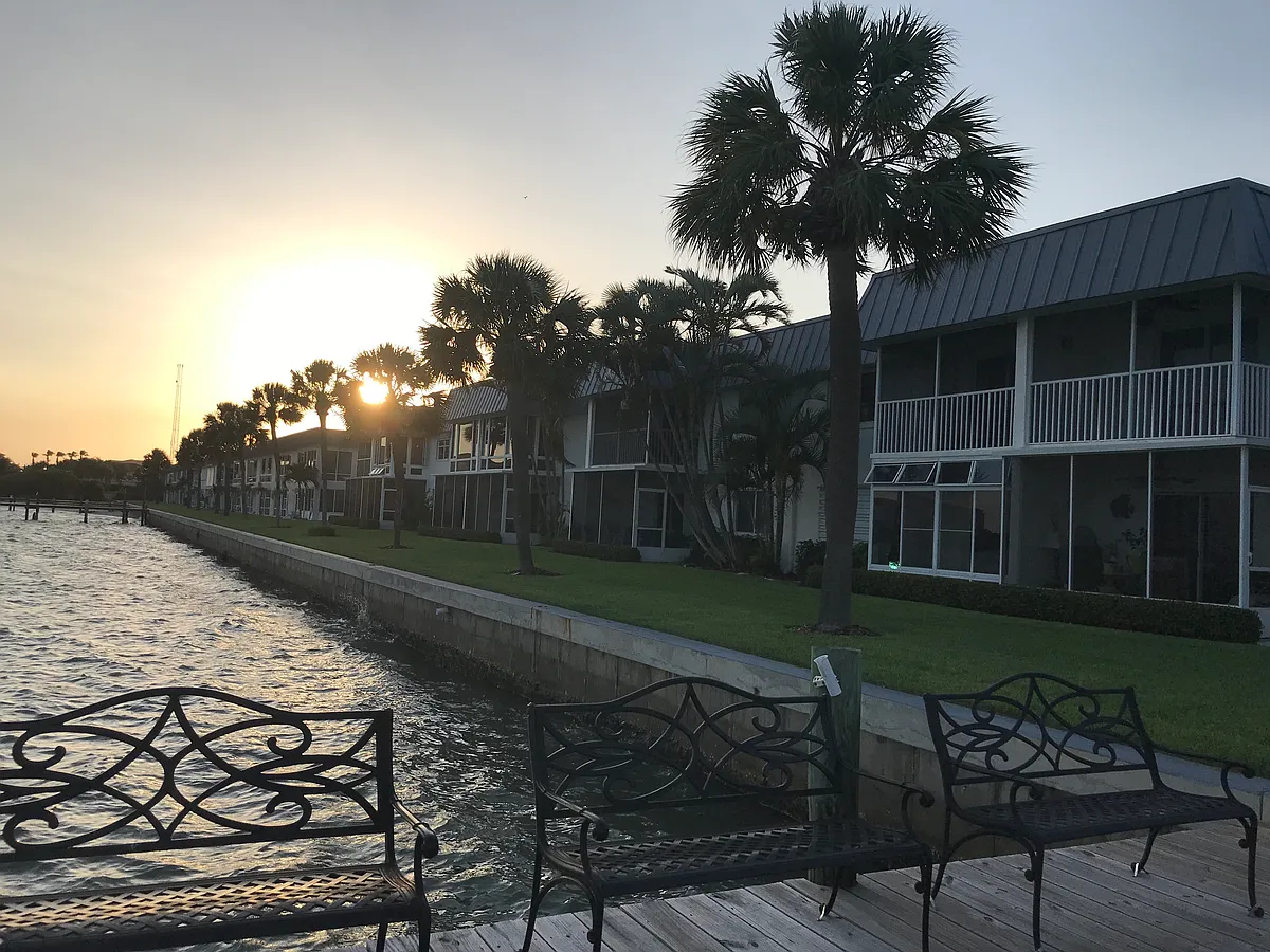 Building Photo - 1177 Bayshore Dr #206