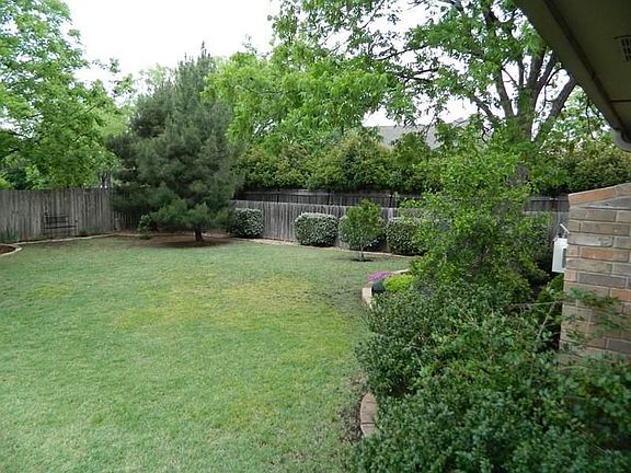 4th image of 13 NW Heatherstone Dr