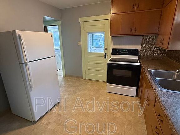 4th image of 1228 SW Woodward Ave
