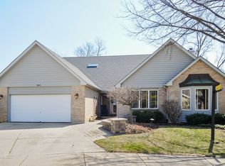 1160 Dickens Ave, Naperville, IL 60563