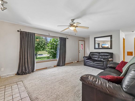 4th image of 4017 Zeno St