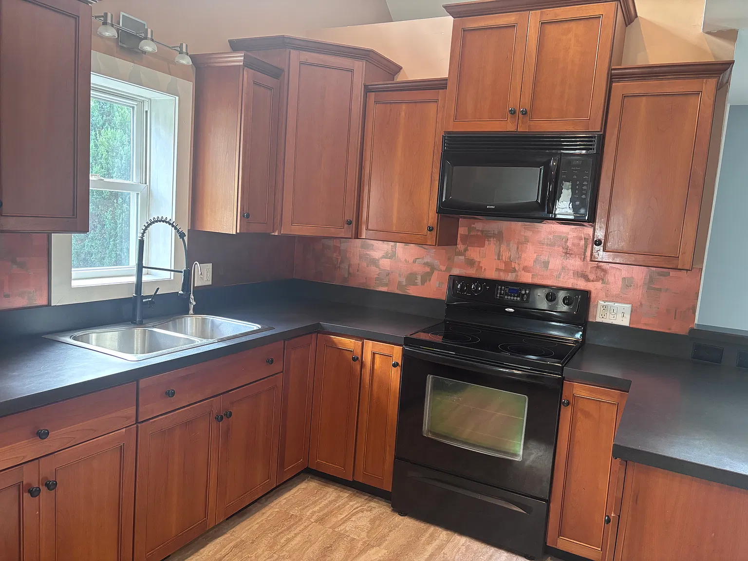 2 bed, 1033 sqft, $1,950 — Photo 3