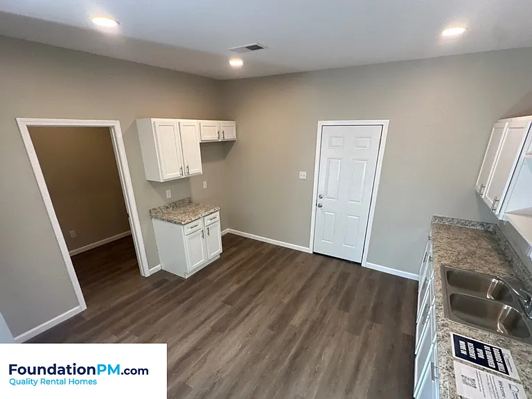 772 Pearce St — Photo 5