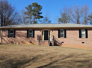 6331 Iris Dr, Flowery Branch, GA 30542