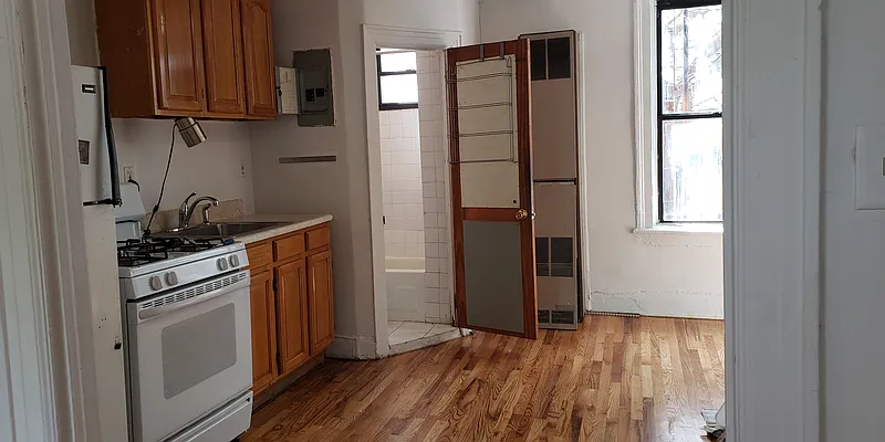 Rented by MCR Realty | media 10