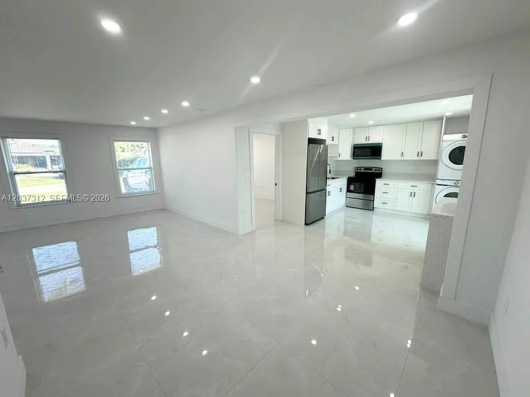 1473 NE 30th Ct — Photo 4