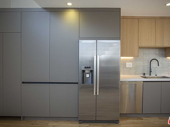 5th image of 7907 Willoughby Ave #3