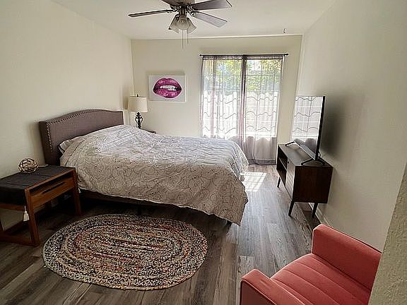 4th image of 21520 Burbank Blvd APT 319