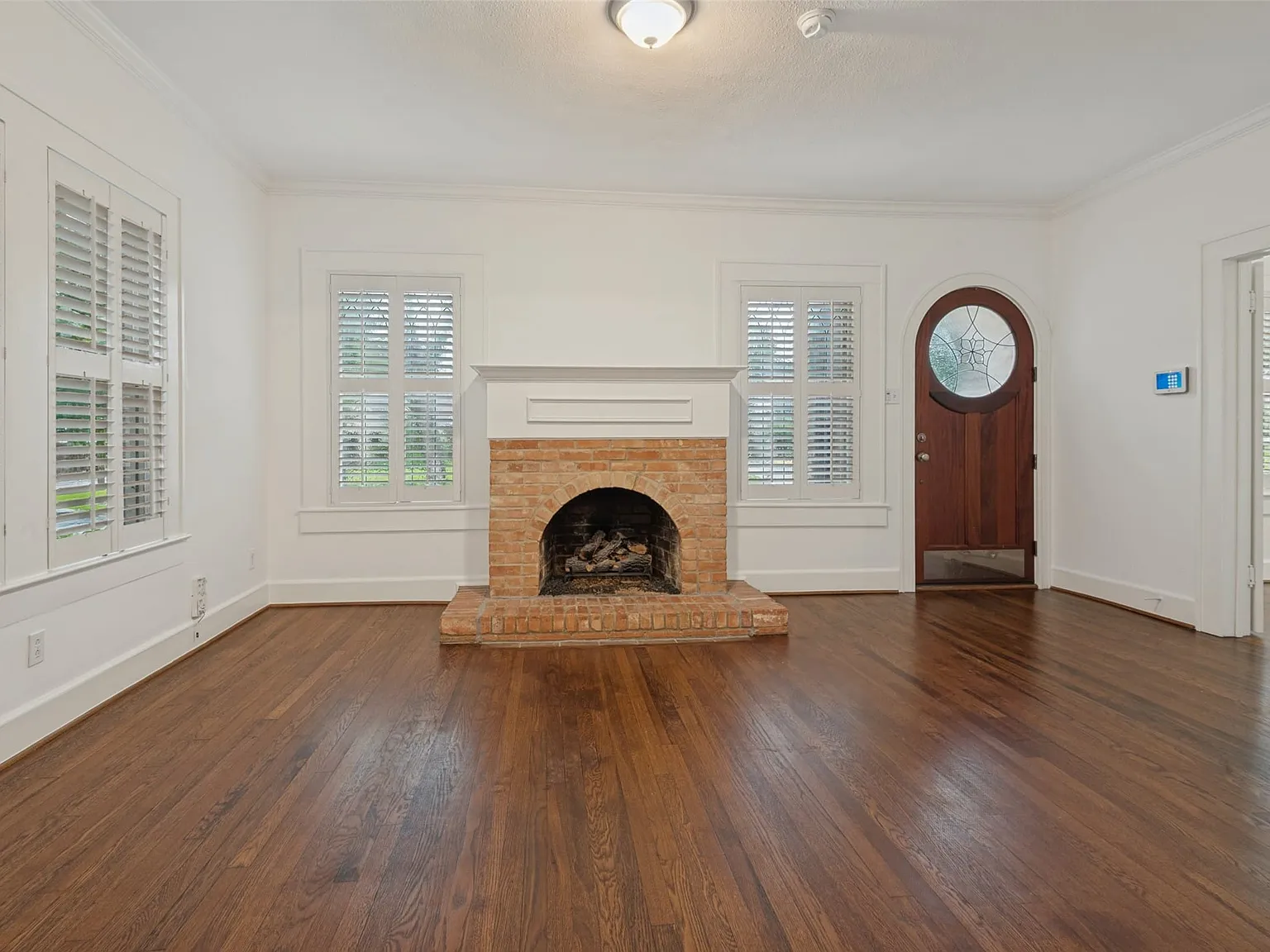 3 bed, 2.0 bath, 1788 sqft, $5,500 — Photo 2