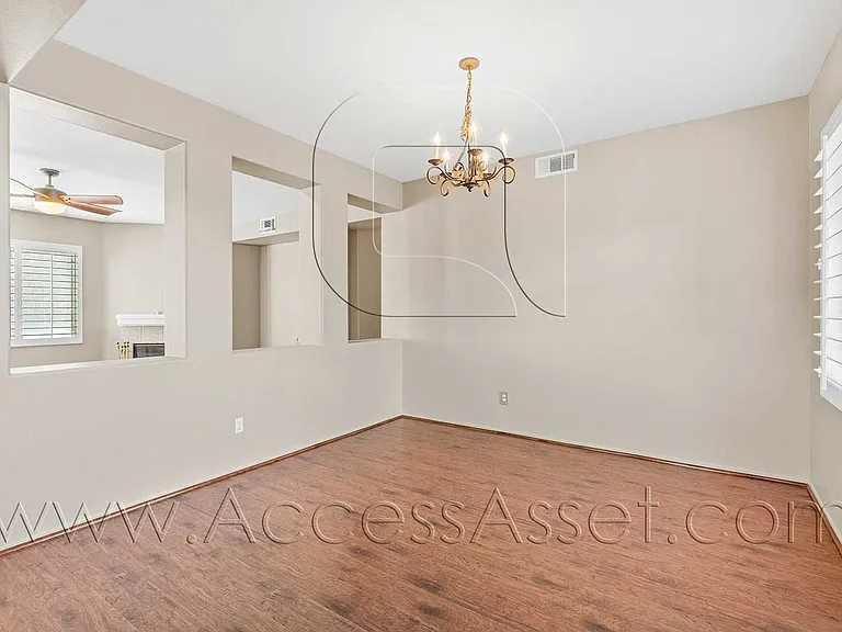 1358 Baldwin St — Photo 7