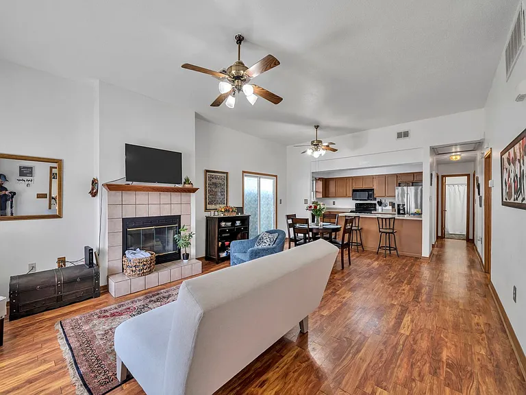 1852 Heartland Dr — Photo 15