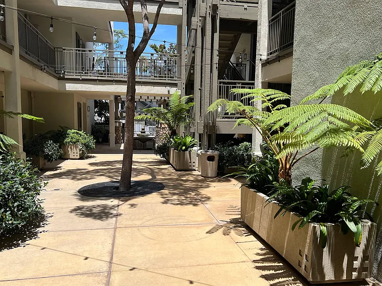 Mission Hills Apartments — Photo 32