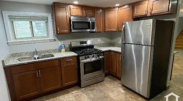 341 N Lockwood Ave #G — Photo 3