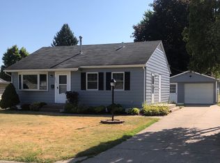 3015 Westwood Rd, Bettendorf, IA 52722