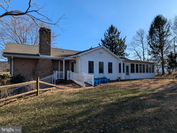35 Pine Hill Rd, Marysville, PA 17053