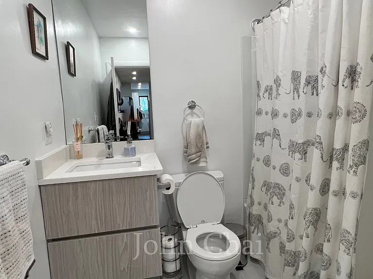 95 Sutherland Rd #2D — Photo 34