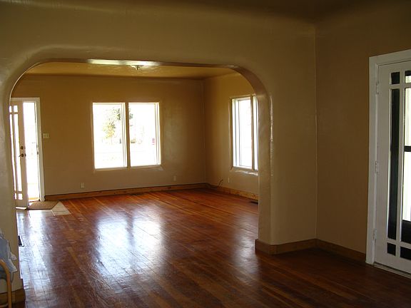 From dining rm to front rm