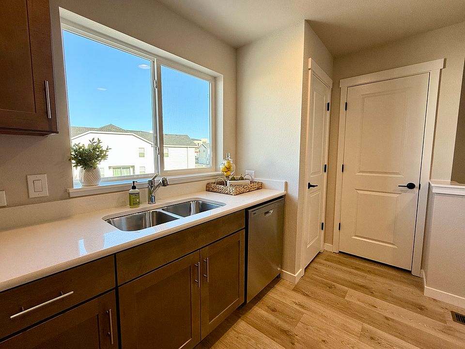 Maple Cabinets: The kitchen is further enhanced by maple cabinetry, providing ample storage space for all your kitchen essentials and adding warmth and a Earthy style to the room.