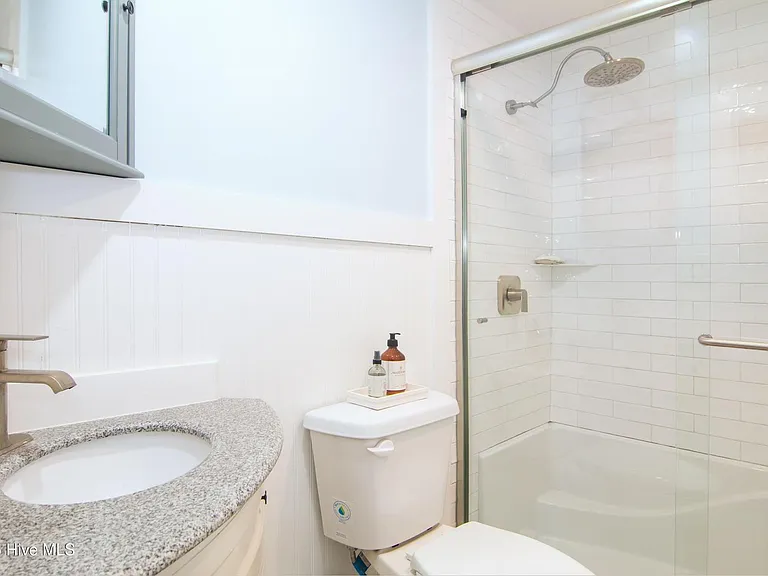 21 W Henderson St — Photo 31
