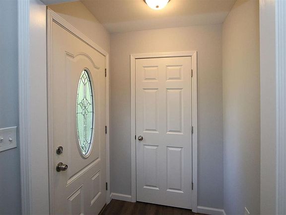 3rd image of 332 Broadview Dr